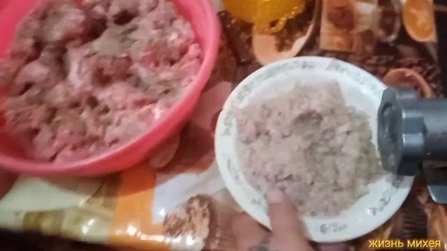 ОБРЕЗАЛ РОЗЫ / ПРИГОТОВИЛИ С БАБУШКОЙ ПЕЛЬМЕНИ / ЖИЗНЬ МИХЕЯ / VLOG...