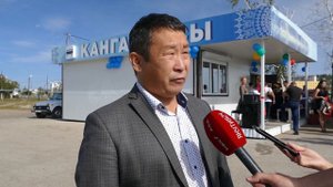В микрорайоне Кангалассы открылась теплая остановка.