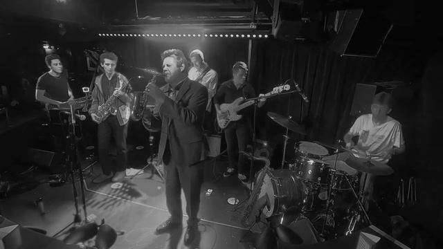 TOM WATERS - SIRIUS (live) FEAT. Derek Nash and Charlie Allen смотреть онлайн