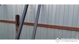 Забор между воротами с элементами ковки своими руками