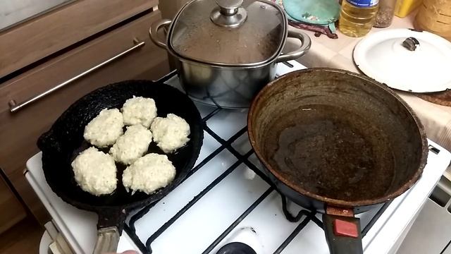 Постная кухня. Гречневая каша с луковыми котлетами.