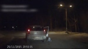 Ребенок выпрыгнул из машины