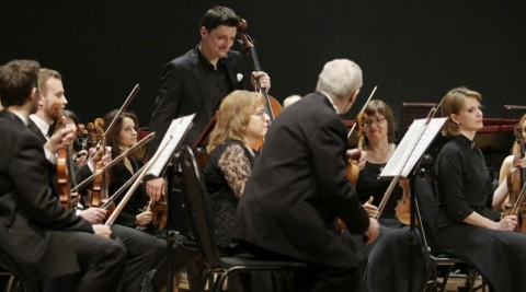 «Роснефть» подарила детям Донбасса концерт в филармонии Петербурга