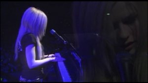 Avril Lavigne - Live At Budokan 2005 - Slipped Away