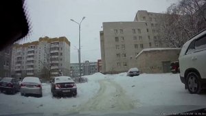 Задний привод зимой и не чищенные дворы.
