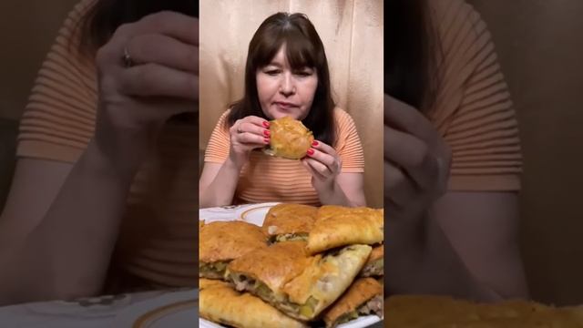 Пирог??? #мукбанг #еда #mukbang #рецепты #пп #вкусняшки #пицца #суши #роллы #хорошеенастроение