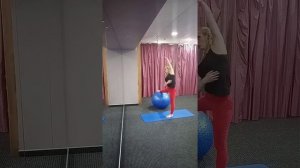 Упражнения с фитболом