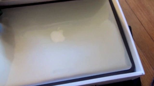 I finally upgraded my Black 2007 Macbook (Cracked Screen) to a Macbook Pro. смотреть онлайн