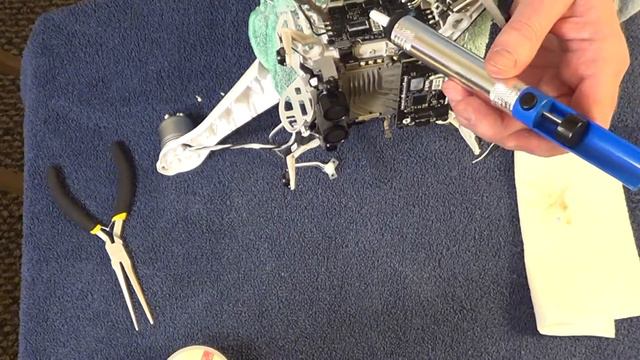 12 25 17 DJI Phantom 4 Pro Shell And Motor Replacement смотреть онлайн