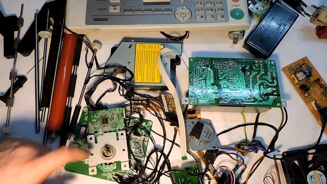 Что можно достать из принтера Epson l110 и Panasonic KX-MB2000RU-W смотреть онлайн