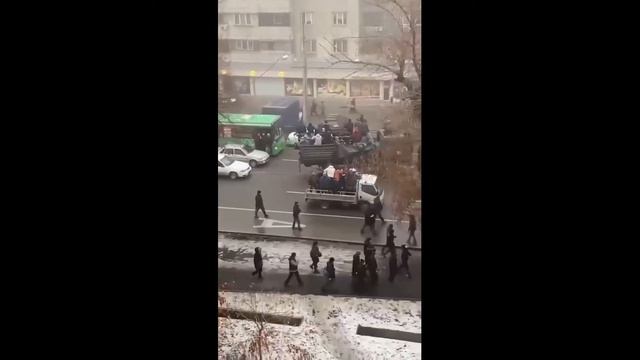 В Казахстане ввели чрезвычайное положение, а президент Казахстана отправил правительство в отставку смотреть онлайн