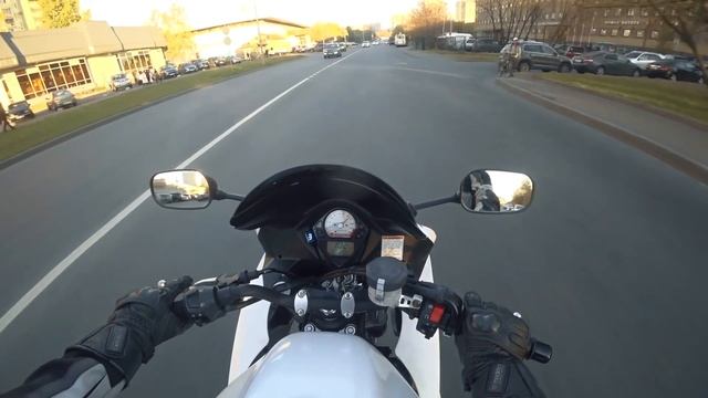 Suzuki SV650 обзор. Простой и дружелюбный смотреть онлайн