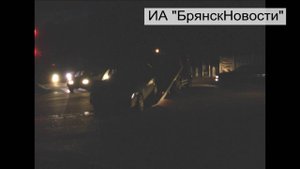 В Новозыбкове попавший в дорожную аварию автомобиль пришлось увозить на эвакуаторе