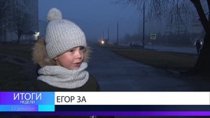 6-летний мальчик застрял на дереве