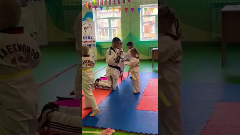 АВТОМАТ КАЛАШНИКОВА ОТДЫХАЕТ ТХЭКВОНДО  ДЕВОЧКЕ всего 4 года!!! taekwondo wtf