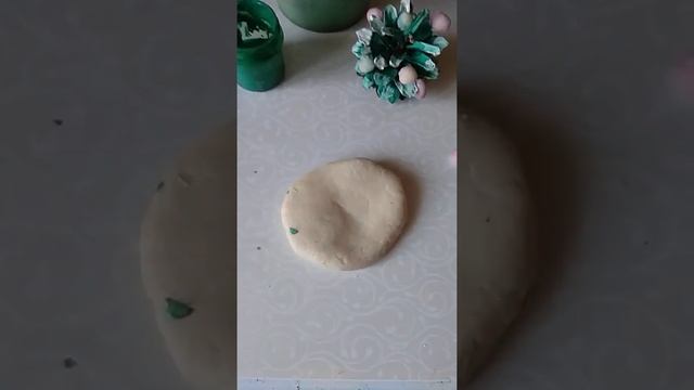 Ёлочка у дома. Шишка и солёное тесто.Поделка смотреть онлайн