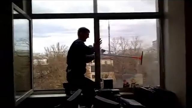Мытьё окон. Чистый четверг..wmv смотреть онлайн