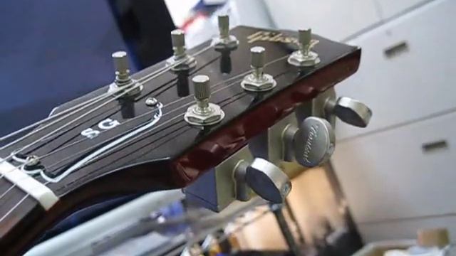 ギブソン・ロボットギターＳＧ　[Gibson Robot Guitar SG] смотреть онлайн