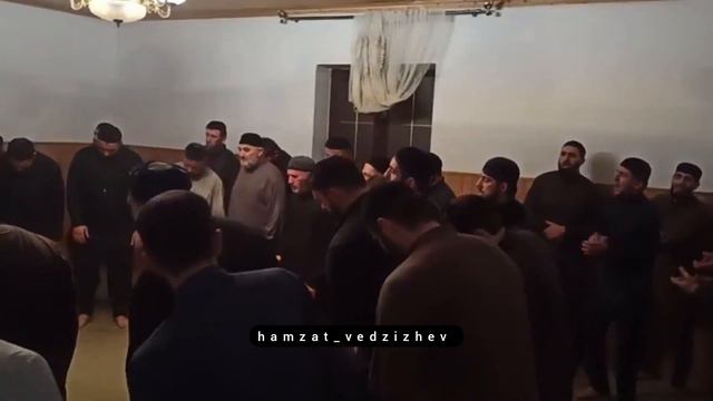 Зикр Льянов Абдула у Плиевых смотреть онлайн