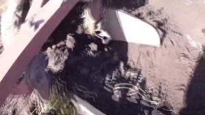 Как стоит первый корпус плуга мтз относительно колеса трактора.