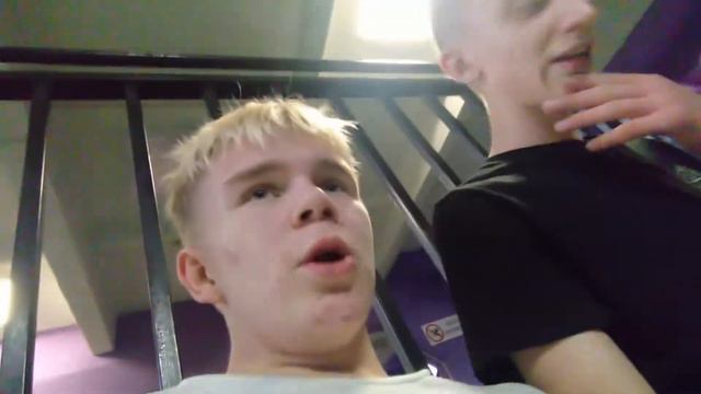 ВЫШЛИ НА БАТУТЫ 1 смотреть онлайн