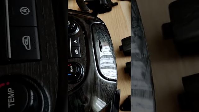 Аквапринт салона Santa Fe под тёмное дерево и шлифованный алюминий смотреть онлайн