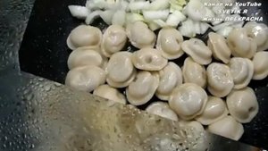 Вкусная "Пицца из пельменей на сковороде"