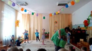 Дети в садике ставят спектакль.