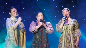 "Мне березка дарила сережки", муз. А.Аверкина, сл.В.Харитонова.