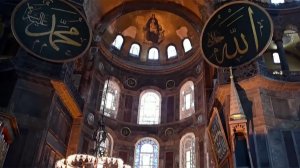 Мировое сообщество призывает Турцию не менять статус Софийского собора в Стамбуле