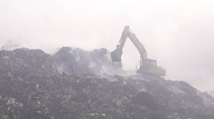 Жители хутора Копанского рассказали подробности пожара на мусорном полигоне