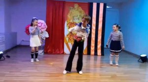 «У моря, у синего моря»                             Шоу группа «Птицы счастья»