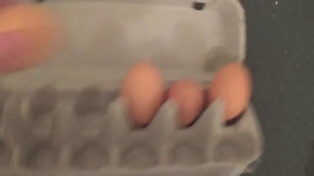 Как пожарить и перевернуть яичницу смотреть онлайн