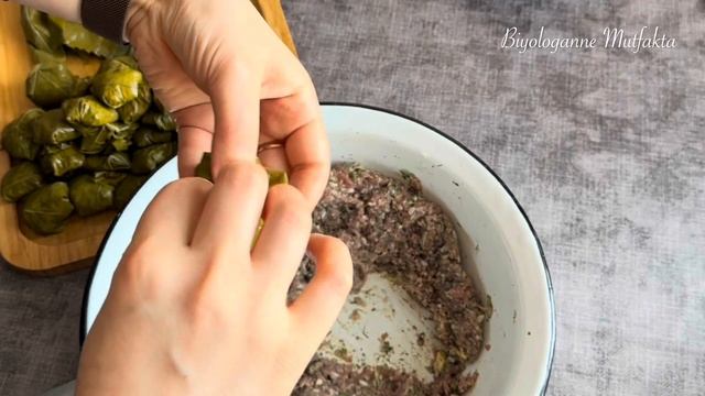 BİR YİYEN BİR DAHA TADINI UNUTAMIYOR ? LEZZETİYLE DAMAK ÇATLATAN YAPRAK DOLMA | Yarpaq Dolması??