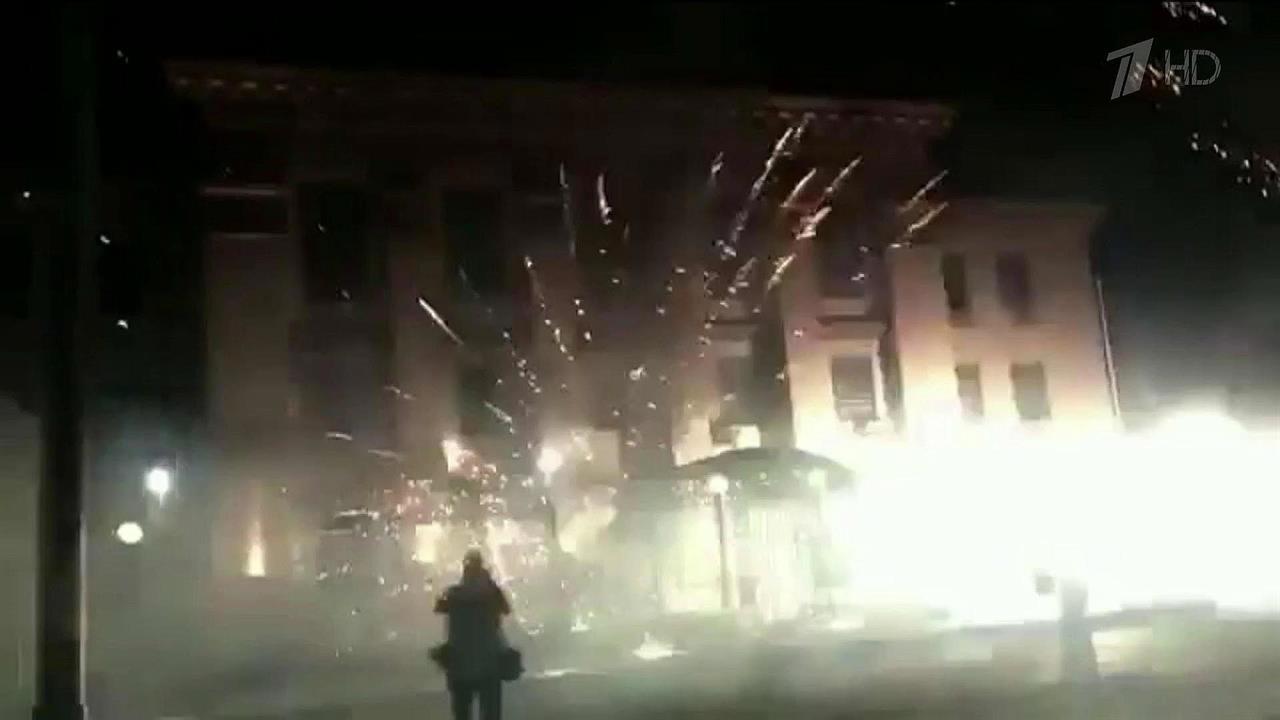 МИД РФ направил властям Украины ноту протеста в связи с ночным нападением на посольство России