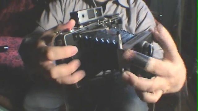 How to Open / Close Polaroid 100 Series Pack Camera смотреть онлайн