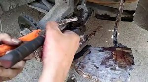 прокачка тормозов без спускного клапана опель вектра а 1.6.возможно ли это ?