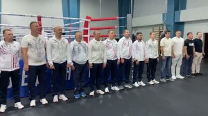 Мужская сборная России по боксу исполняет национальный гимн в День России