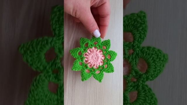 Роза крючком с листочками. Вязание крючком. #MagichookCrochet Crochet flowers. #Shorts #цветыкрючко