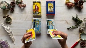 Сравнение разных колод Уэйта Raider Waite Yellow box и Universal Waite Tarot