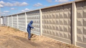 Безвоздушная покраска забора с помощью электрического поршневого окрасочного аппарата и краскопульт