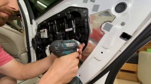 How to remove door panel / door on mercedes W223
