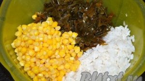 Салат с морской капустой и рисом