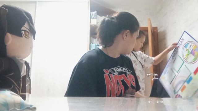 распаковка стэнда по окружающему миру, камбеза и пальчиковых батареек.