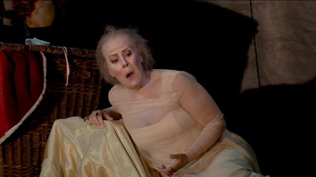 ROBERTO DEVEREUX - Moving Moment #1 with Sondra Radvanovsky as Queen Elizabeth - Fall 2018 смотреть онлайн