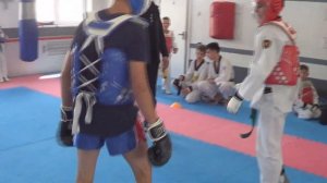 СПАРРИНГИ У ПОДРОСТКОВ 15-16 лет. Бой по правилам таэквондо/Таец против Тхэквондиста.