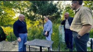 Мы приехали на нашей компании машине, Вещи заберем - машину оставим.