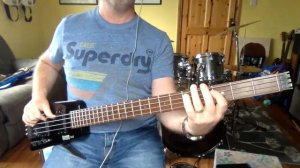 Headless Bass Shootout - Spirit XT-2 vs Hohner B2A vs Steinberger L2 vs Steinberger XL2.