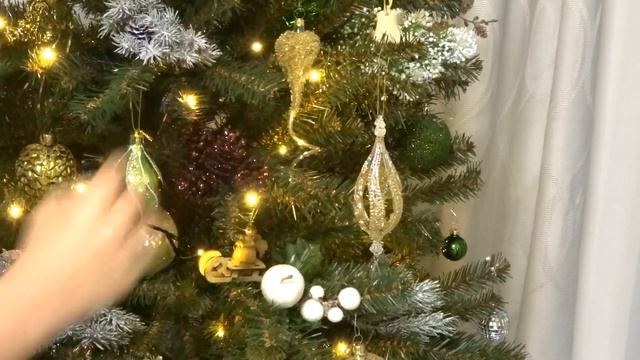 Christmas tree decorating | Наряжаем елку в зеленое :) смотреть онлайн