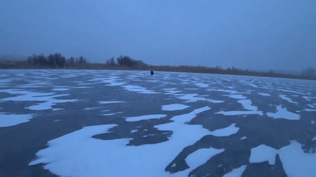 зимняя рыбалка на пруду. смотреть онлайн